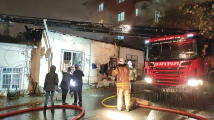 Son dakika haberi... Ümraniye'de gecekonduda çıkan yangın söndürüldü