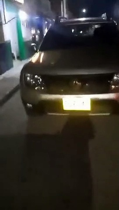 Mujer encontró en la calle carro que le habían inmovilizado: lo estaría usando un policía