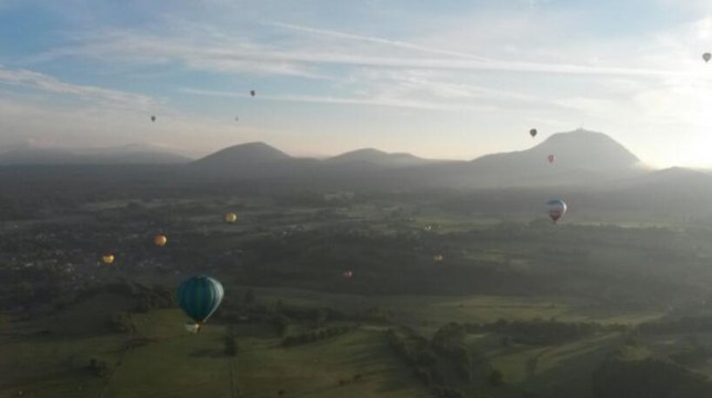 Vol au-dessus des volcans d'Auvergne [GEO]