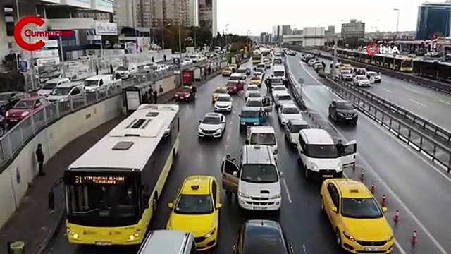 E5'te Ata'ya saygı duruşu havadan görüntülendi