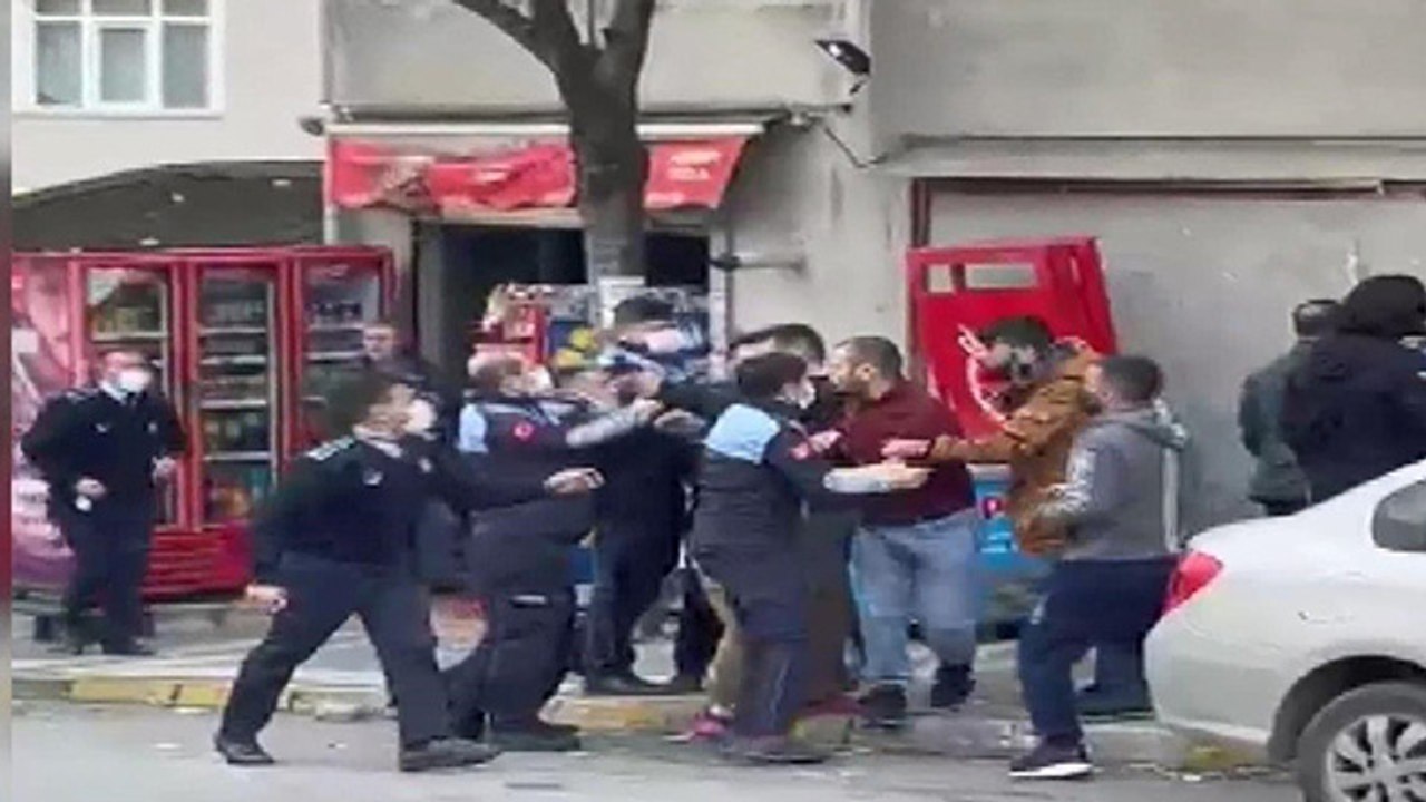 Esenyurt'ta zabıta ve seyyar satıcılar arasında...