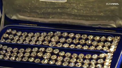 Королевские браслеты ушли с молотка