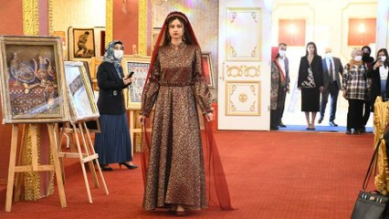 Çöpe atılan kıyafetler yeniden tasarlanarak defileyle tanıtıldı