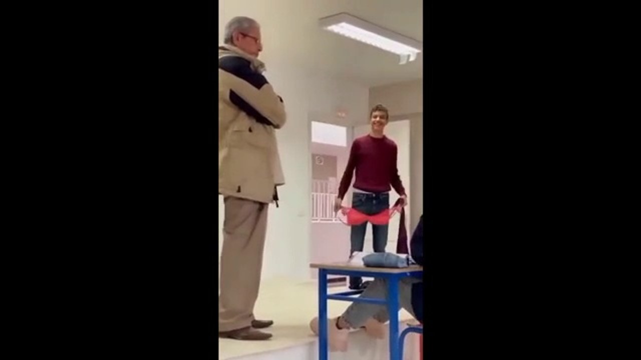 فيديو صادم تونس تلميذ يقوم بإلقاء ملابس داخلية نسائية على وجه أستاذه داخل القسم