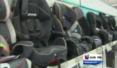Piden a padres verificar colocación de sillas para niños en autos