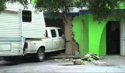 Se estrelló un vehículo contra edificio