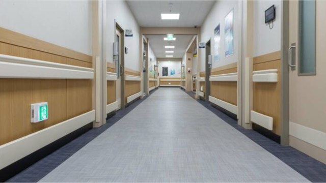 Suspendue car non vaccinée, elle attaque son hôpital en justice