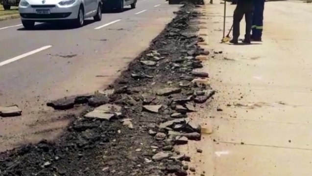 Manutenção deixa Avenida Tancredo Neves parcialmente interditada