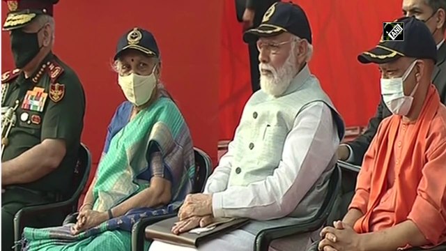 From Mirage 2000 to Jaguar, IAF showcases power on Purvanchal Expressway