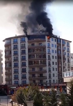 Son dakika... Ankara'da apartmanın 8'inci katında yangın; 2 kişi dumandan etkilendi