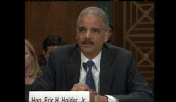 Eric Holder presenta renuncia