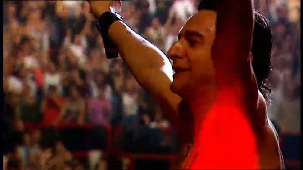 Depeche Mode chante "Enjoy the Silence" à Bercy