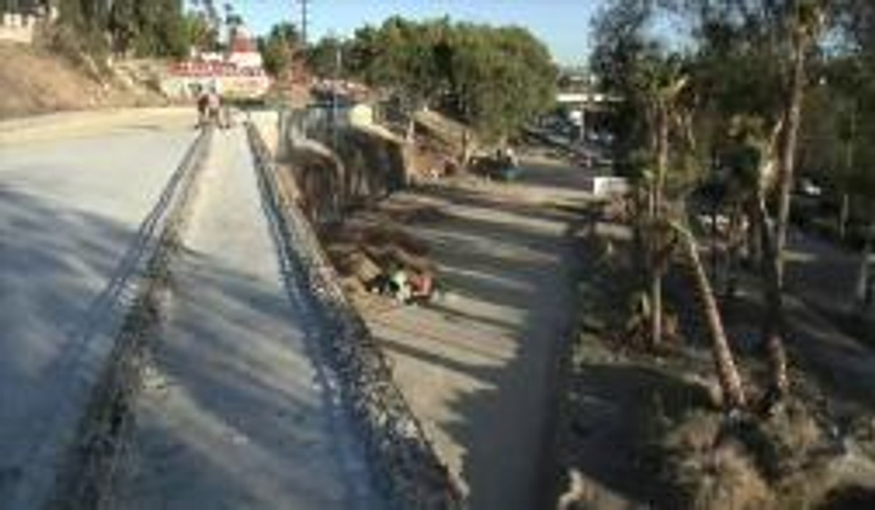 Reclaman retraso en obras públicas