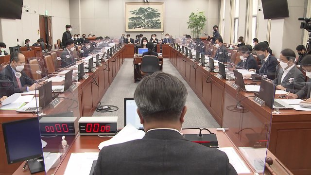 '요소수 늑장 대처'·'아빠 찬스' 공방...文, 21일 대국민 대화 / YTN