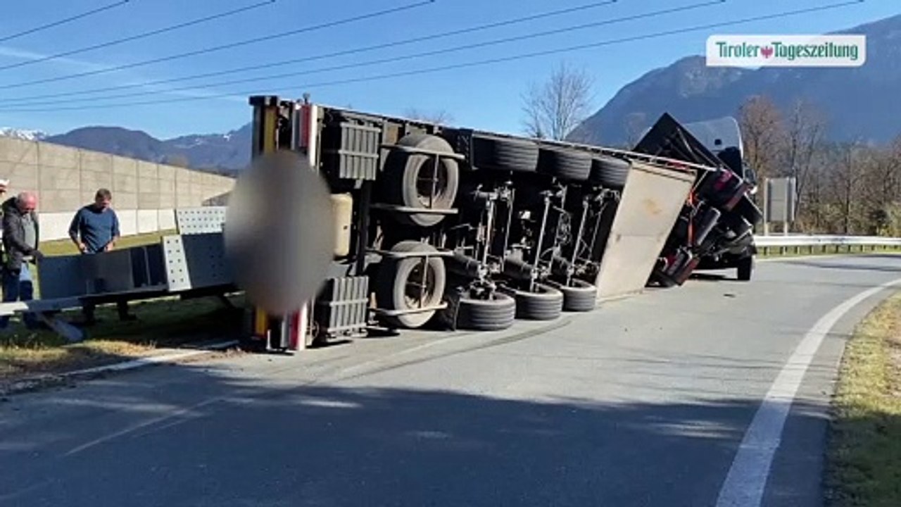 Komplizierte Lkw-Bergungen hielten Einsatzkräfte in Tirol auf Trab
