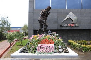 OTOMOBİL PARÇALARIYLA 3,5 TONLUK ATATÜRK HEYKELİ YAPTILAR