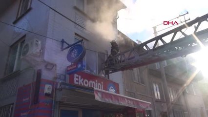 Son dakika haber: YANGINDA MAHSUR KALAN KADINI İTFAİYE EKİPLERİ KURTARDI