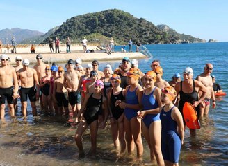 Marmaris'te "Ata'ya saygı" için yüzdüler