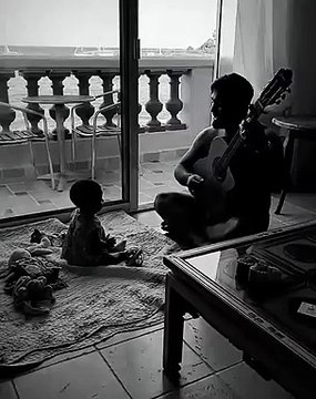 Kendji Girac chante pour sa fille Eva Alba, 11 mois.