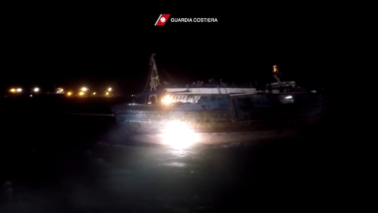 SALVATAGGIO MIGRANTI GUARDIA COSTIERA POZZALLO