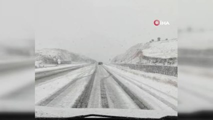 Niğde'de kar yağışı etkili oldu... Araçlar zor anlar yaşadı