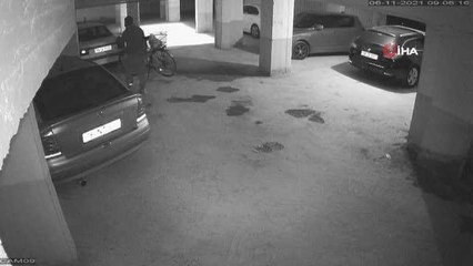Otopark kapısından girdiği apartmandan bisiklet çaldı