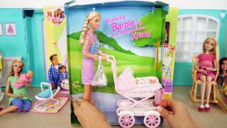 & Walking Barbie Nursery Playset Poussette de bébé Kinderwagen