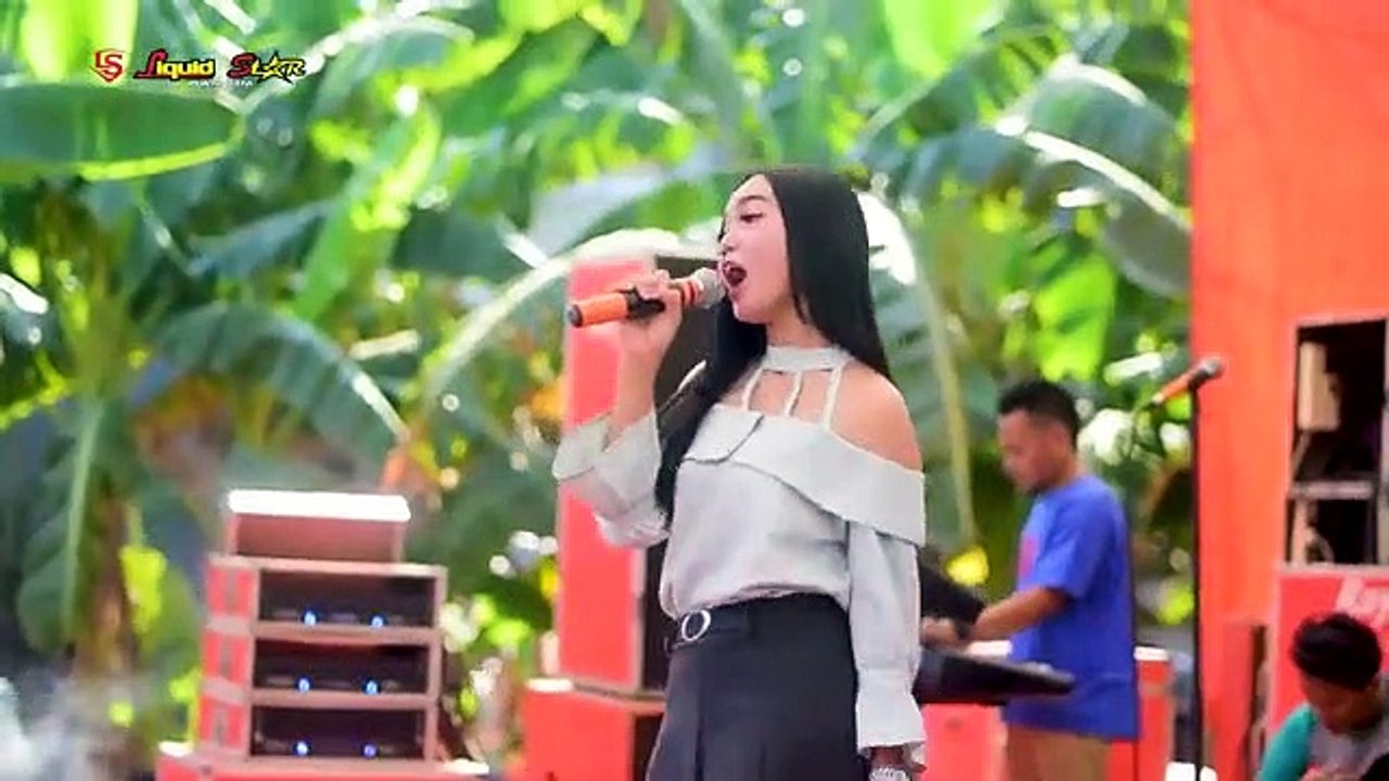 SI CANTIK NAN SEXI KONCO TURU Devika Maharani