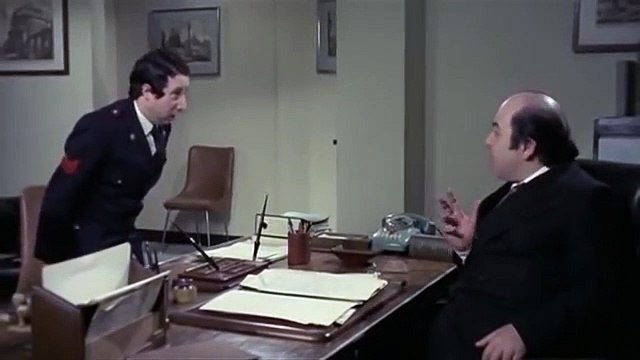 Lino Banfi Alvaro Vitali scene divertenti - Film La poliziotta della squadra del buon costume 1979 - il commissario Scappavia e l'appuntato Tarallo