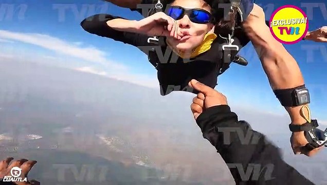 Con la adrenalina al máximo, Vanessa Arias saltó en paracaídas