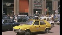 Renato pozzetto scene divertenti - Film Il ragazzo di campagna 1984 - Artemio sul trattore a Milano