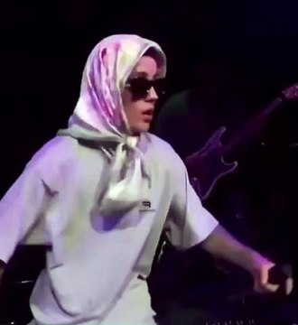 Justin Bieber sahnede baş örtüsüyle dans etti! İnternette videosu viral oldu - Internet Haber