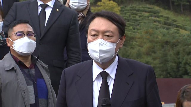 윤석열, 고 노무현 전 대통령 묘역 참배…통합 메시지 / YTN