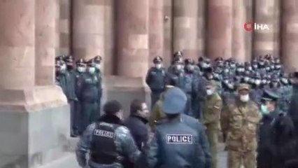 Son dakika haber: Ermenistan'da muhalefet hükümet binasına girmeye çalıştı