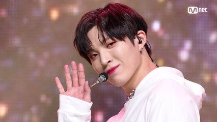 감성 힙합 '다크비'의 '왜 만나 (Rollercoaster)' 무대