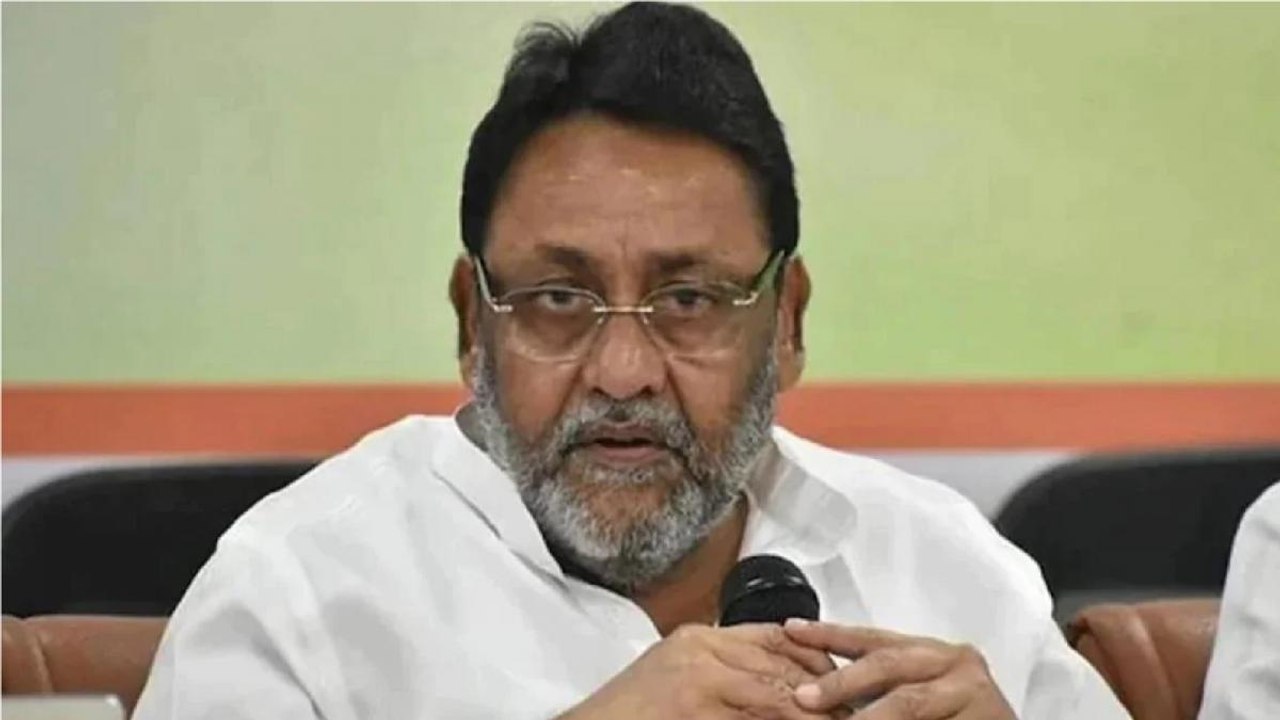 Amruta Fadnavis sends legal notice to Nawab Malik