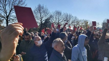 Yüzlerce Onur çalışanı maaşları için isyan etti