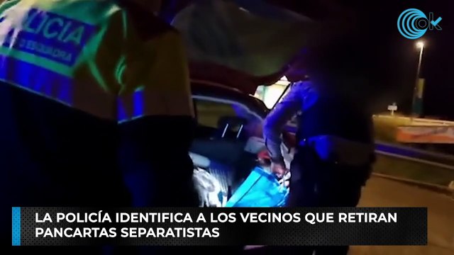 La policía identifica a los vecinos que retiran pancartas separatistas
