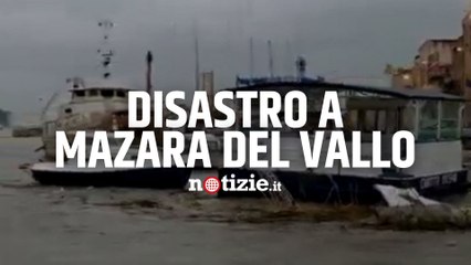 Video herunterladen: Maltempo, disastro a Mazara del Vallo: la piena nel porto trascina la barche a largo