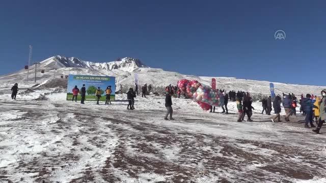 Milli Ağaçlandırma Günü nde fidanlar toprakla buluşturuldu