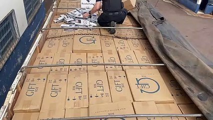 Receita Federal apreende carreta carregada com cigarros na BR-467
