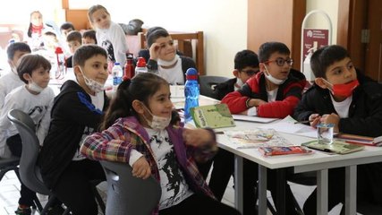 Son dakika haberleri | TİYATRO BÖLÜMÜ HOCALARI OKUDU, İLKOKUL ÖĞRENCİLERİ ÇİZDİ