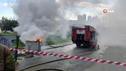 Çöp konteyneri bile eridi: Su, toprak, çamur yığını yangını söndürmeye yetmedi