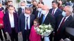 Kemal Kılıçdaroğlu, Antalya Büyükşehir Belediye Başkanı Muhittin Böcek'e 'nazar boncuğu' taktı