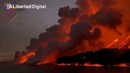 Espectaculares imágenes de la lava cayendo al mar en La Palma