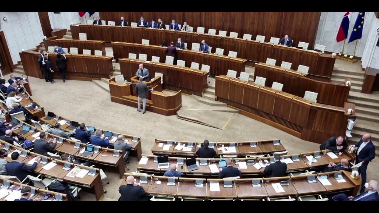 ZÁZNAM: Záznam z rokovania v pléne NR SR