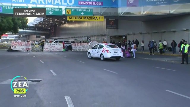 Bloqueo de extrabajadores de aduanas en el AICM cumple 24 horas