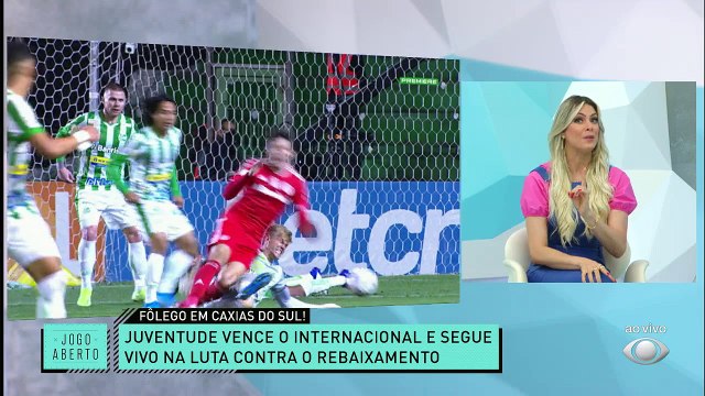 RENATA PISTOLA! A nossa apresentadora ficou irritada com a não marcação de pênalti em cima do Rodrigo Dourado, que poderia garantir o empate contra o Juventude. PISTOLOU! #JogoAberto
