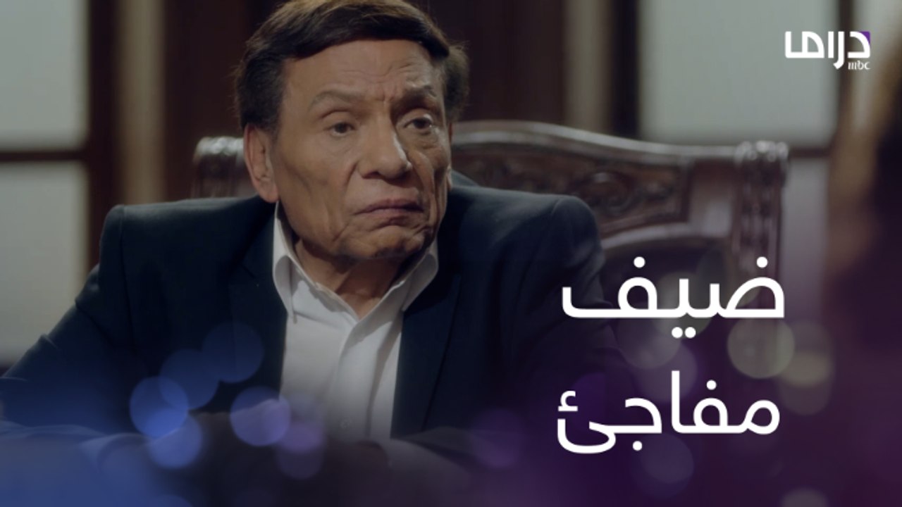 ضيف مفاجئ لوزير الزراعة في مكتبه