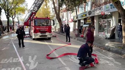 Yangın sebebiyle yol kapanınca durakta kaldılar